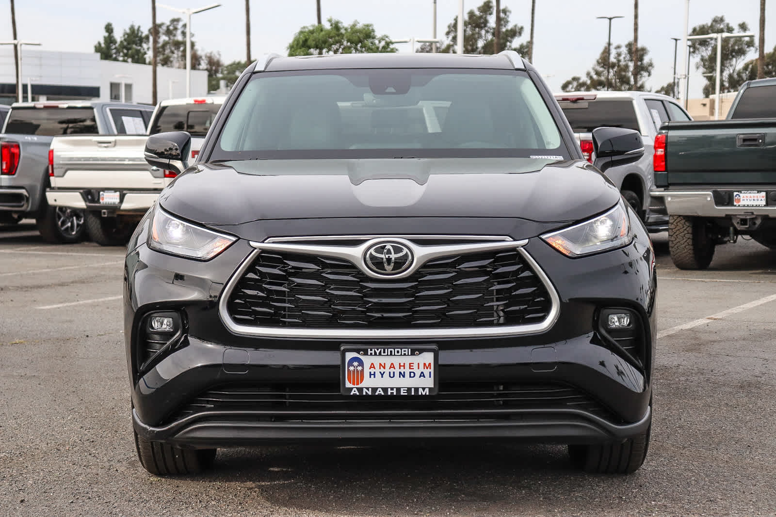 Thumbnail: 2023 Toyota Highlander - 2