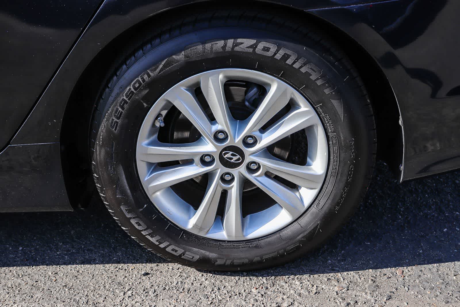 Thumbnail: 2014 Hyundai Sonata - 12