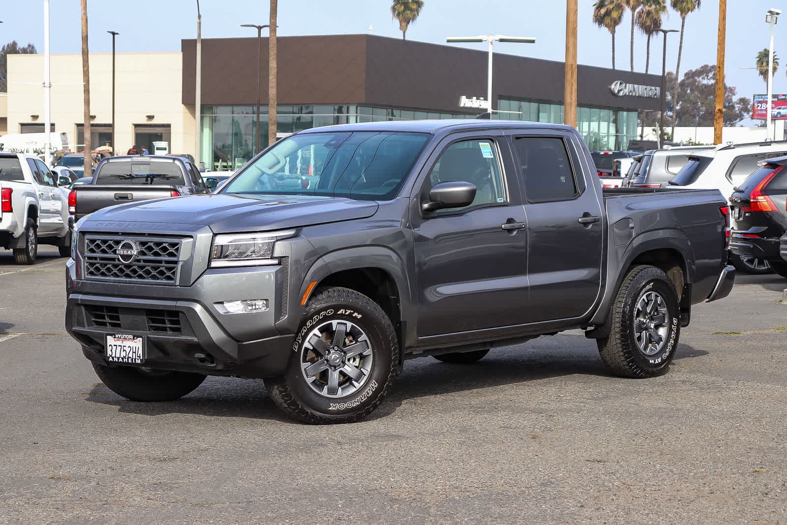 2022 Nissan Frontier SV's photo