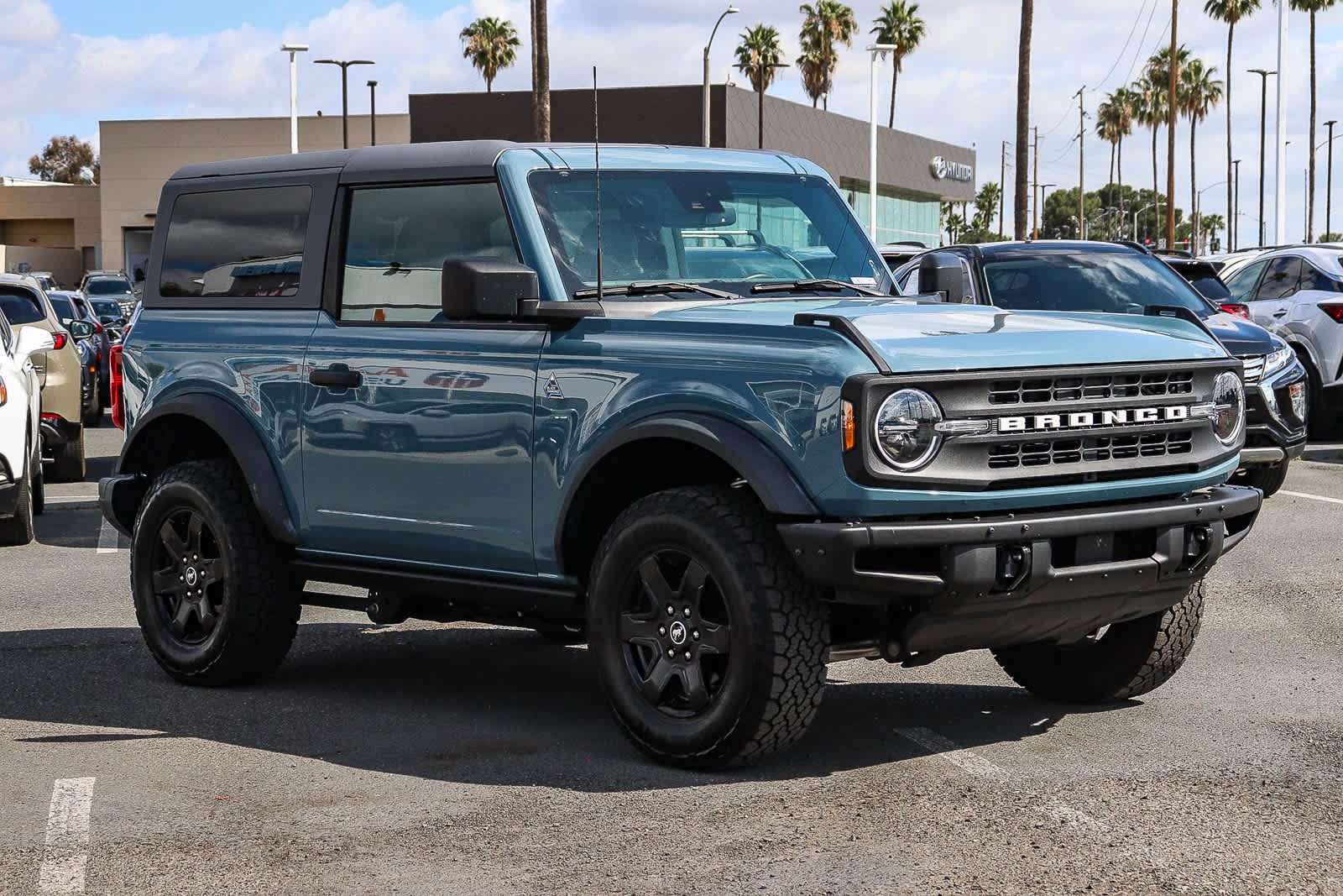 2022 Ford Bronco Black Diamond photo 2