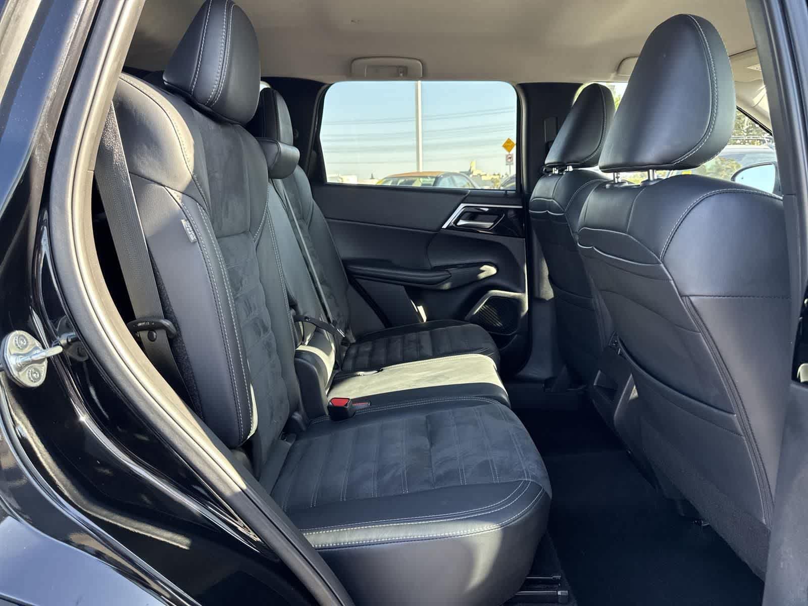 Thumbnail: 2024 Mitsubishi Outlander - 38