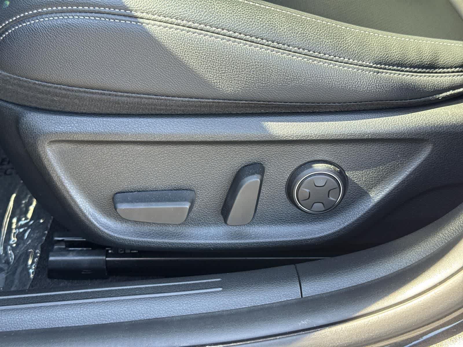 Thumbnail: 2023 Genesis G70 - 23