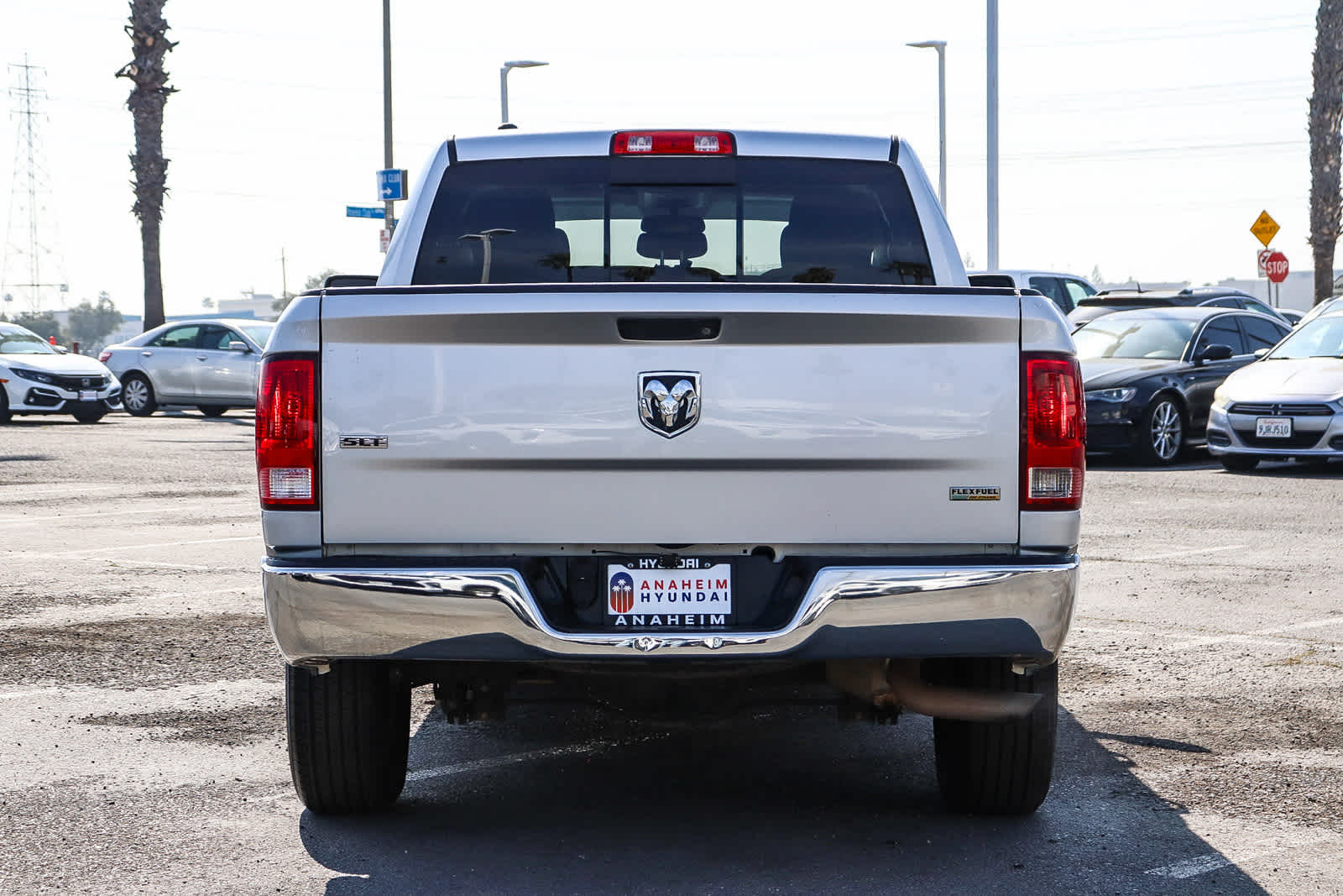 2017 Ram 1500 SLT photo 6