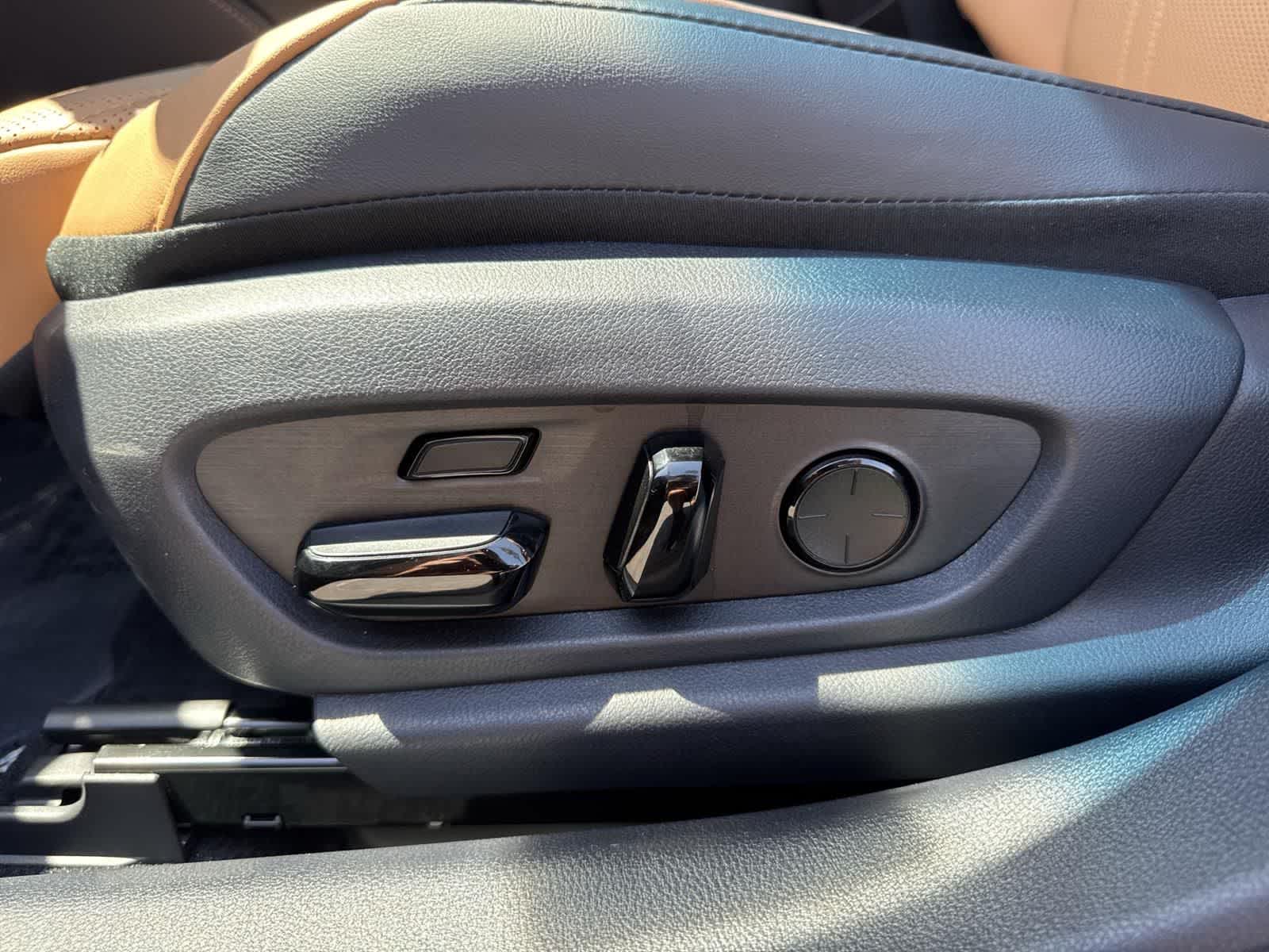 Thumbnail: 2025 Lexus ES - 24