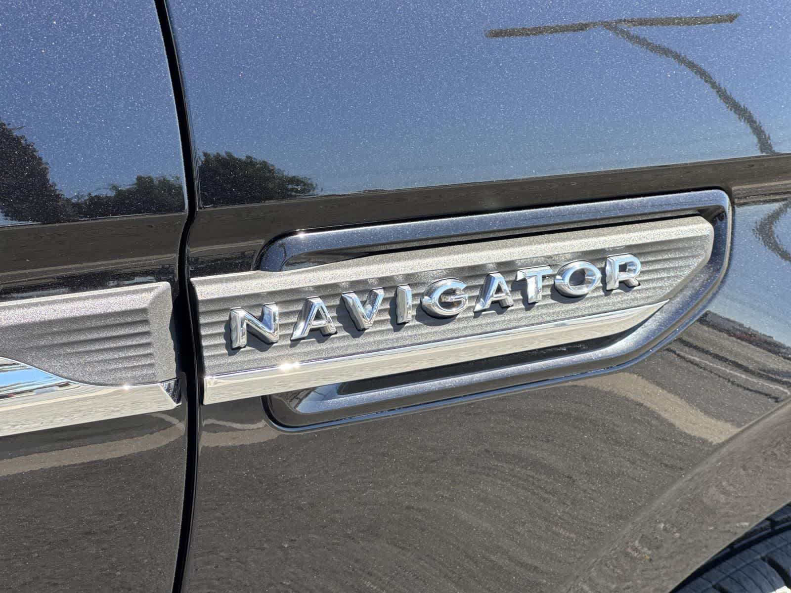 Thumbnail: 2023 Lincoln Navigator L - 38