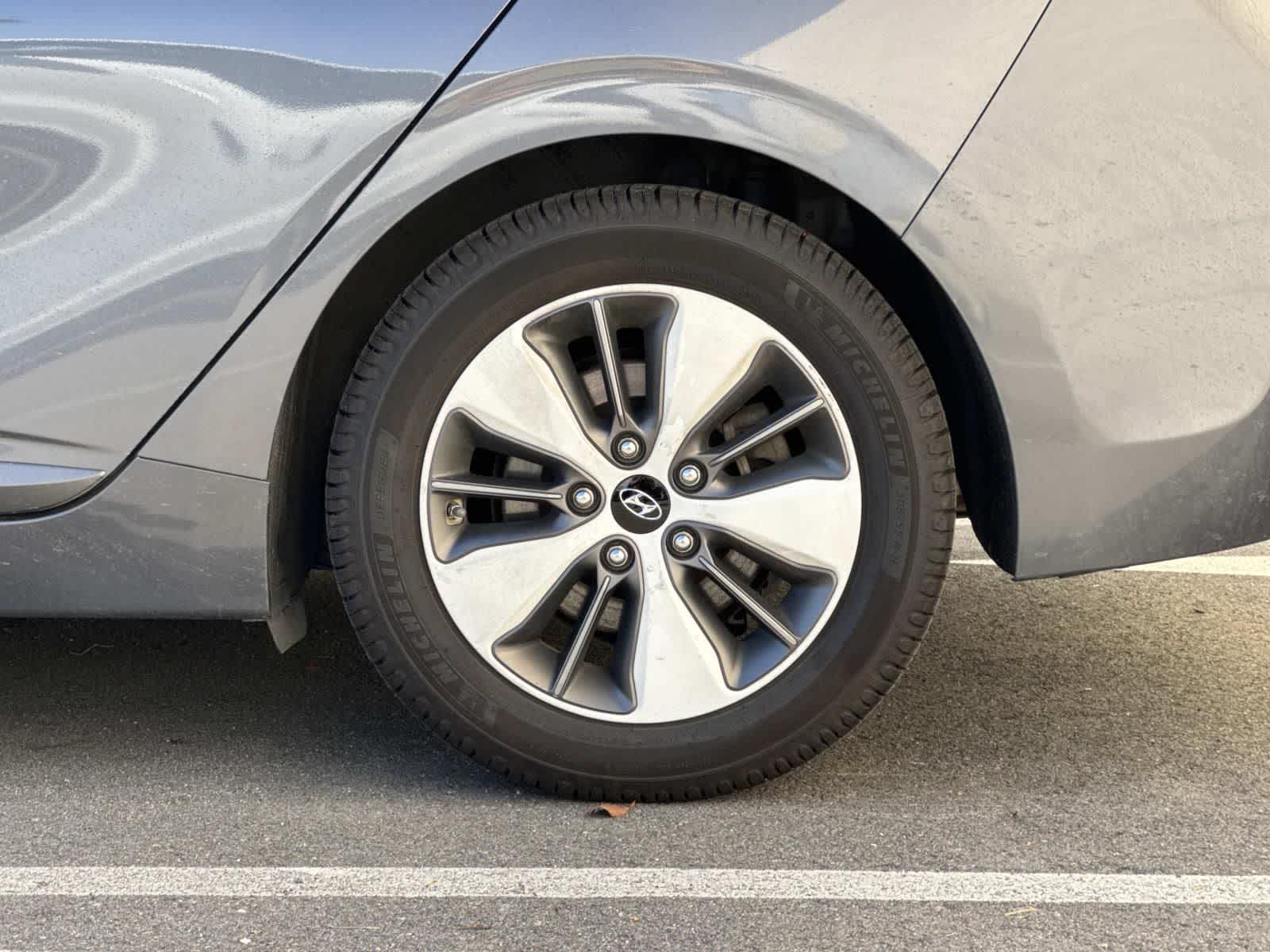 Thumbnail: 2019 Hyundai Ioniq - 5