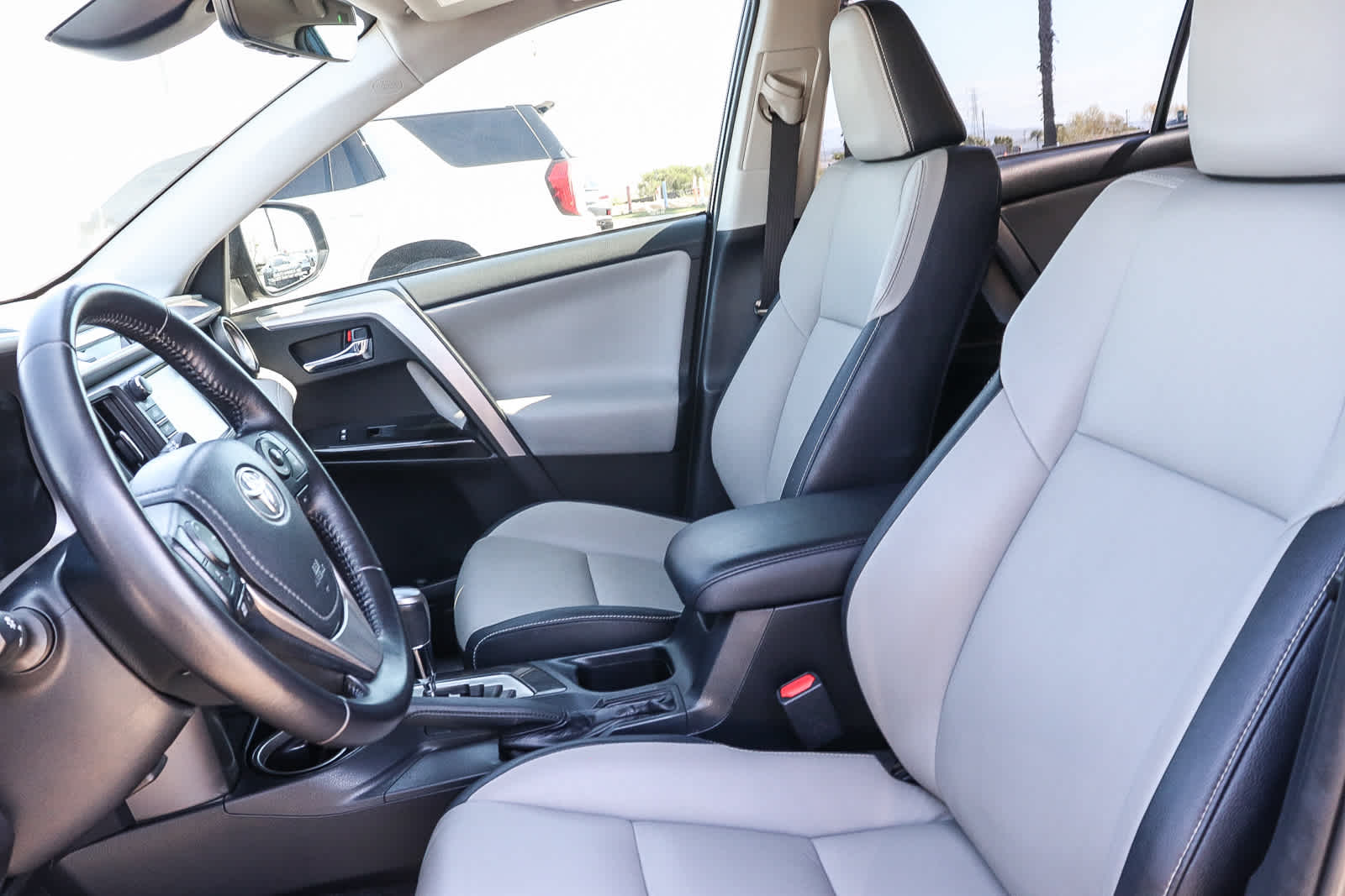 Thumbnail: 2016 Toyota RAV4 - 24