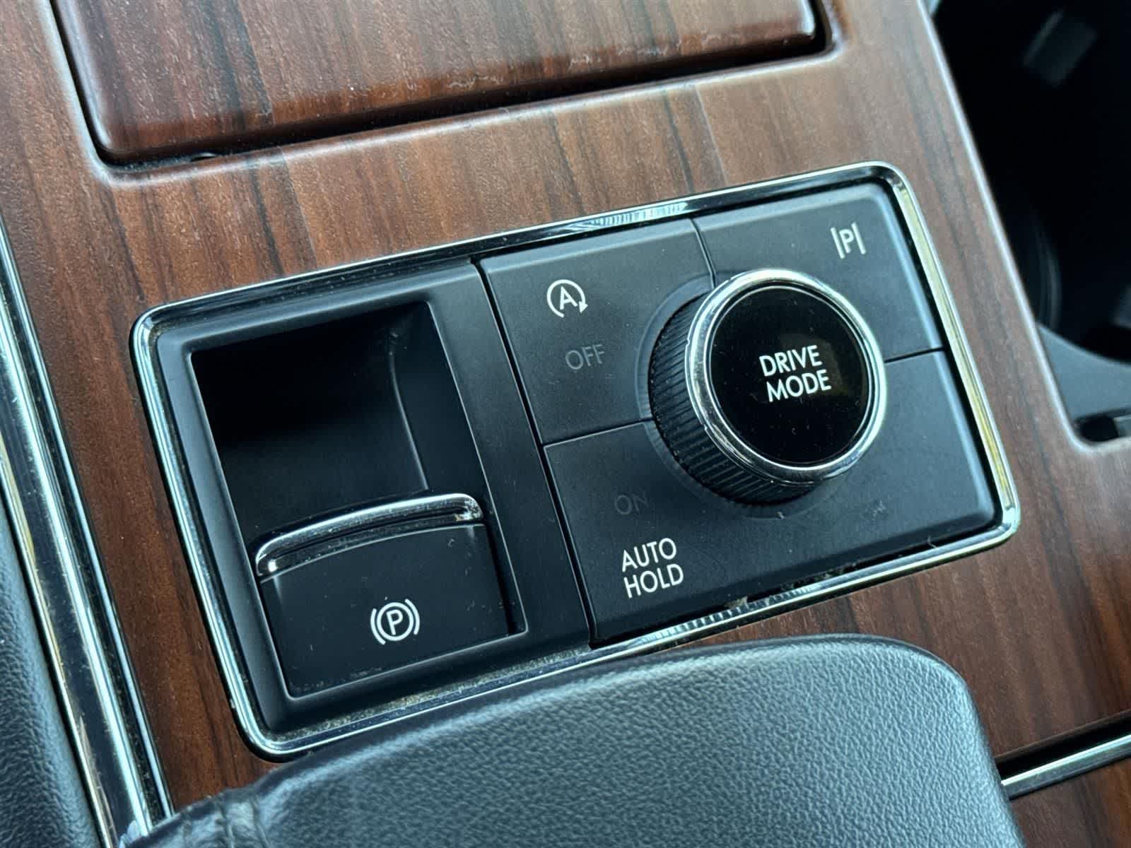 Thumbnail: 2023 Lincoln Navigator L - 19