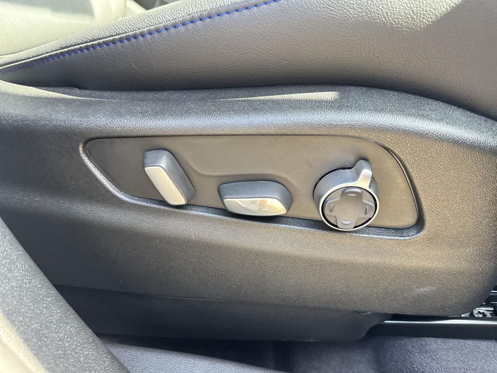 Thumbnail: 2025 Cadillac XT4 - 39