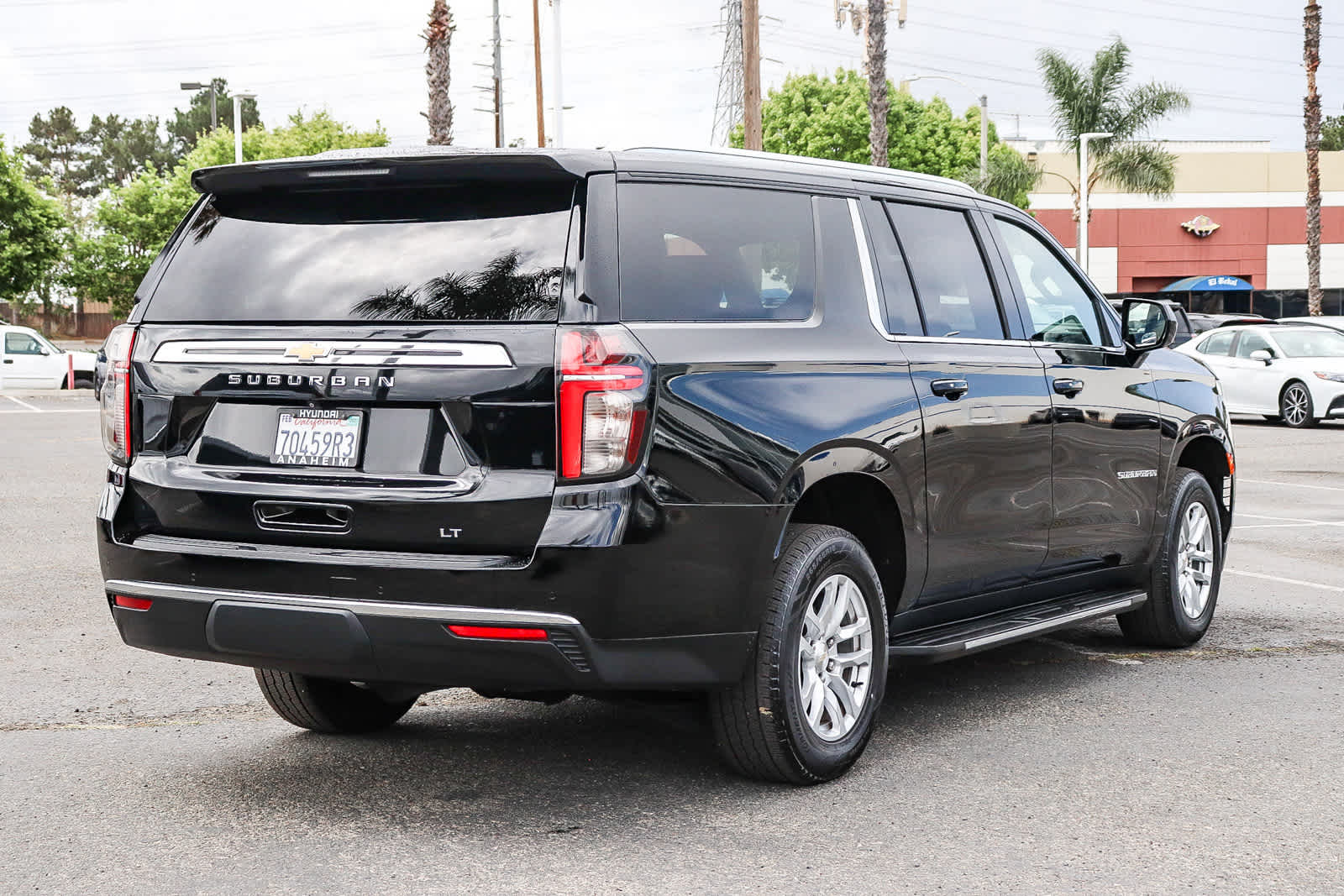 2021 Chevrolet Suburban LT photo 5