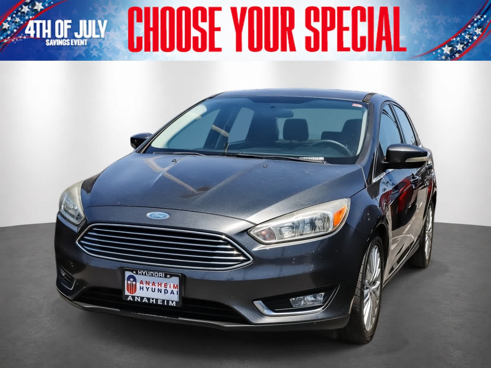 2017 Ford Focus Sedan Titanium's photo