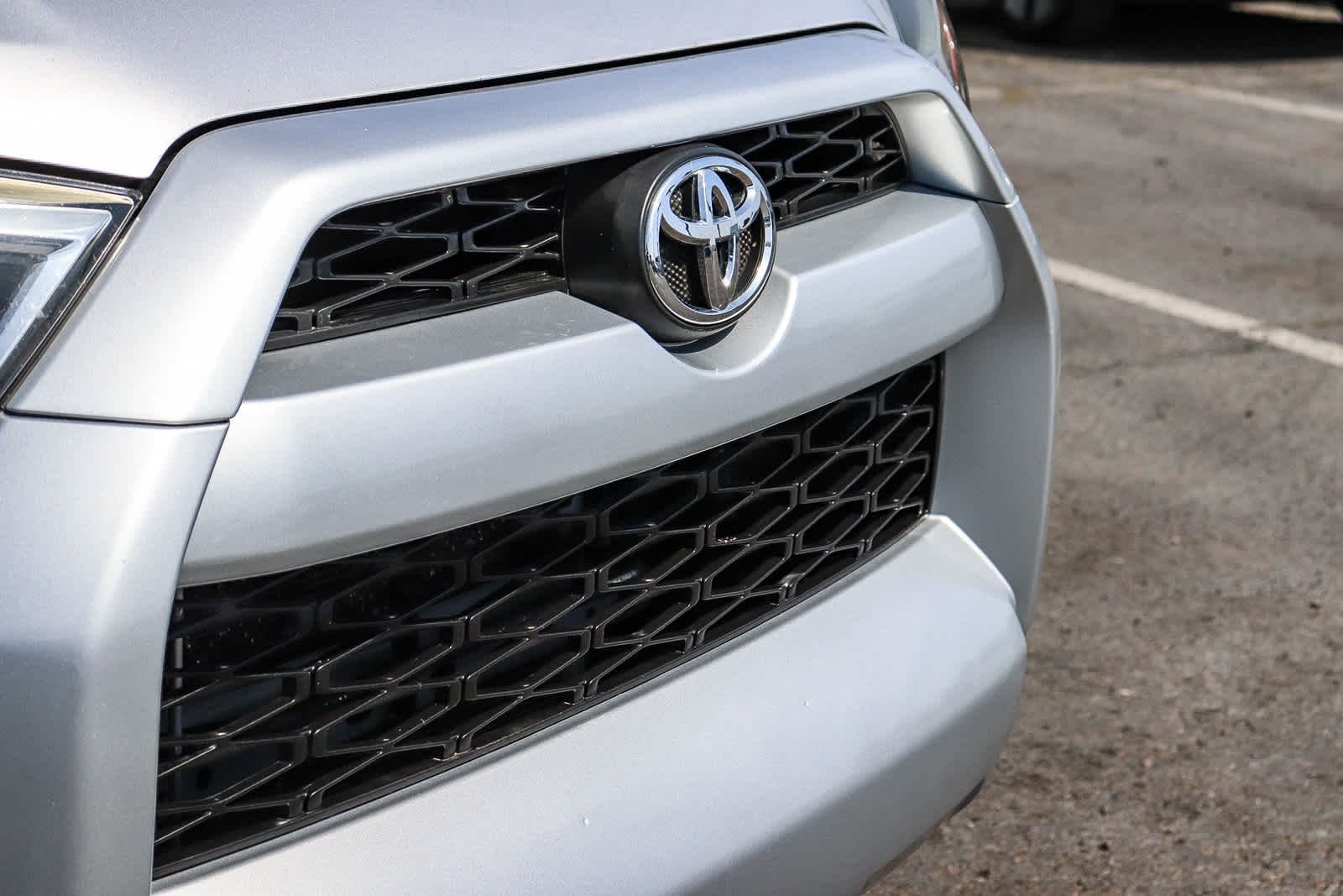 2017 Toyota 4Runner SR5 photo 4