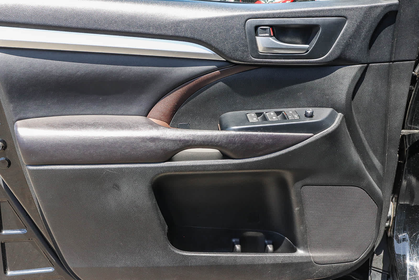 Thumbnail: 2016 Toyota Highlander - 26