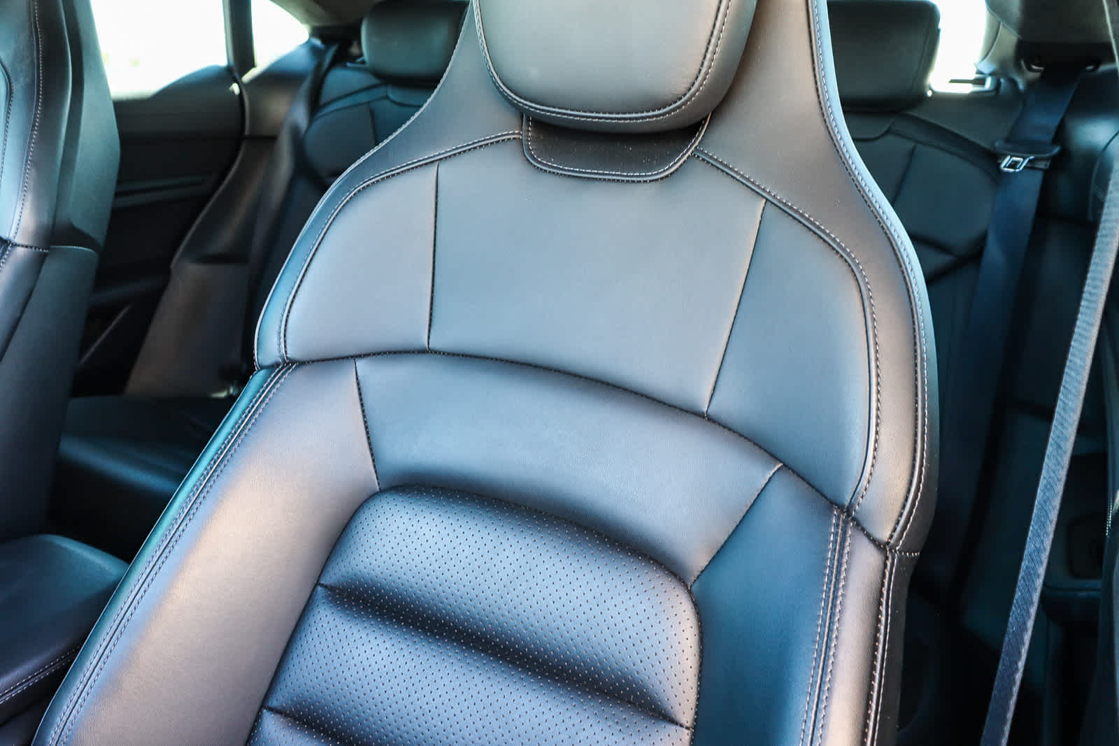 Thumbnail: 2021 Porsche Taycan - 29