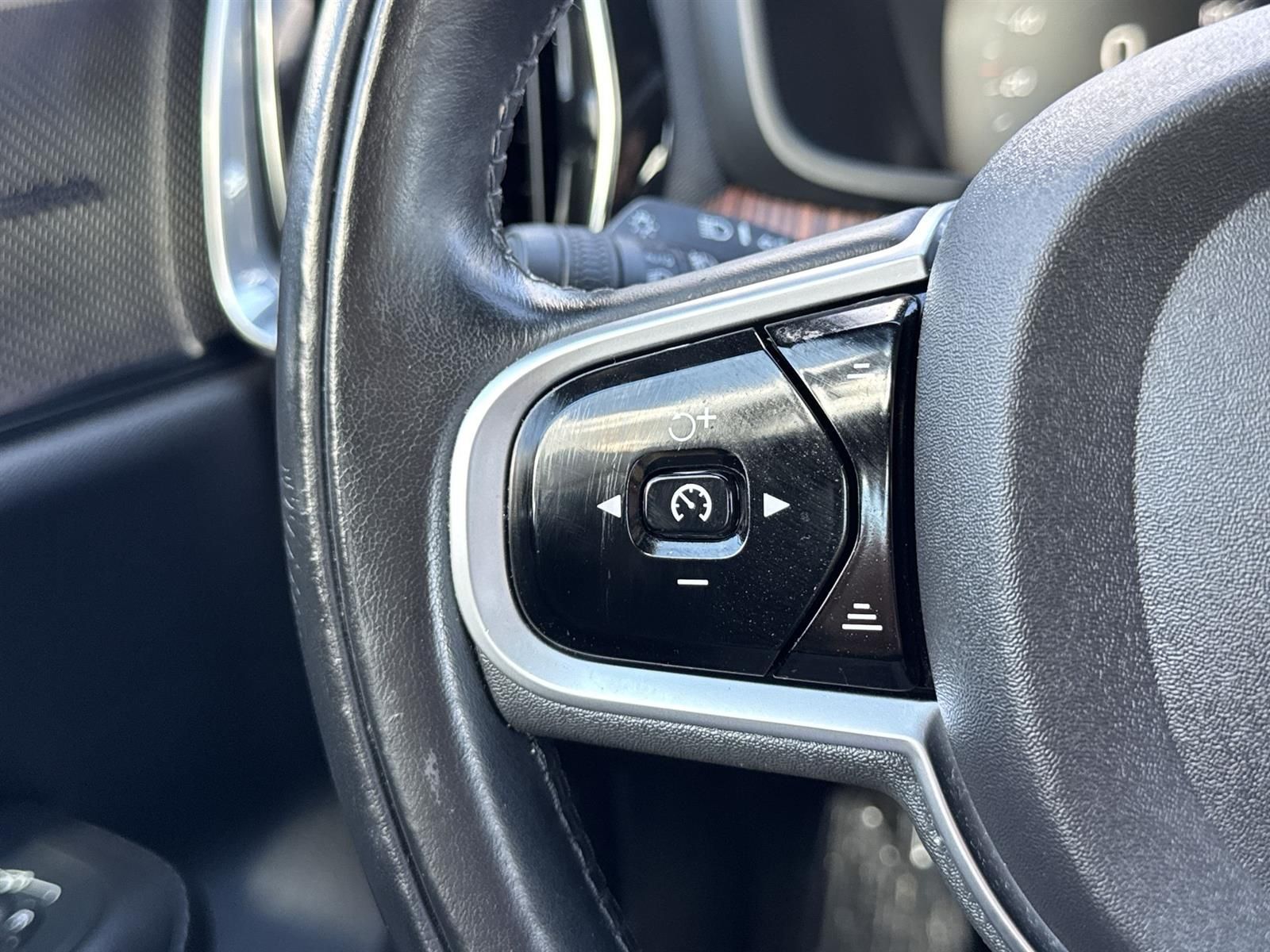 Thumbnail: 2020 Volvo S60 - 10