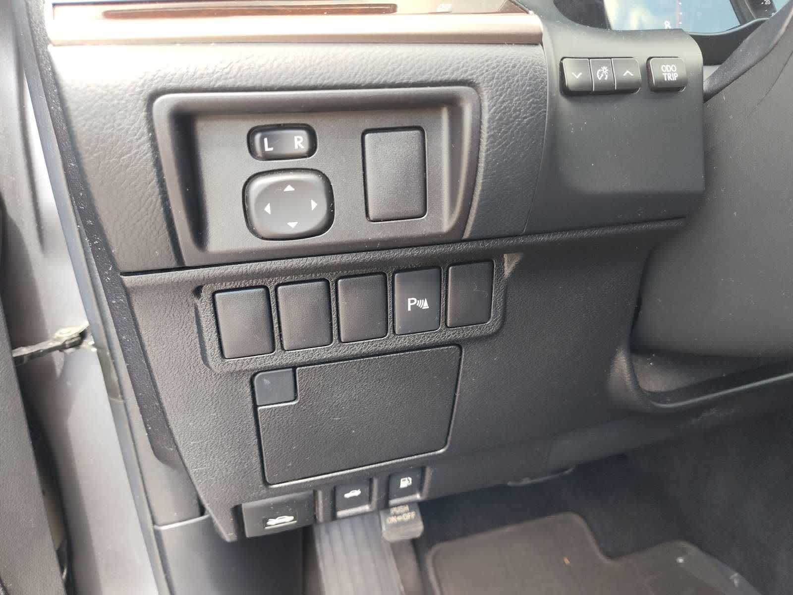 Thumbnail: 2014 Lexus ES - 18