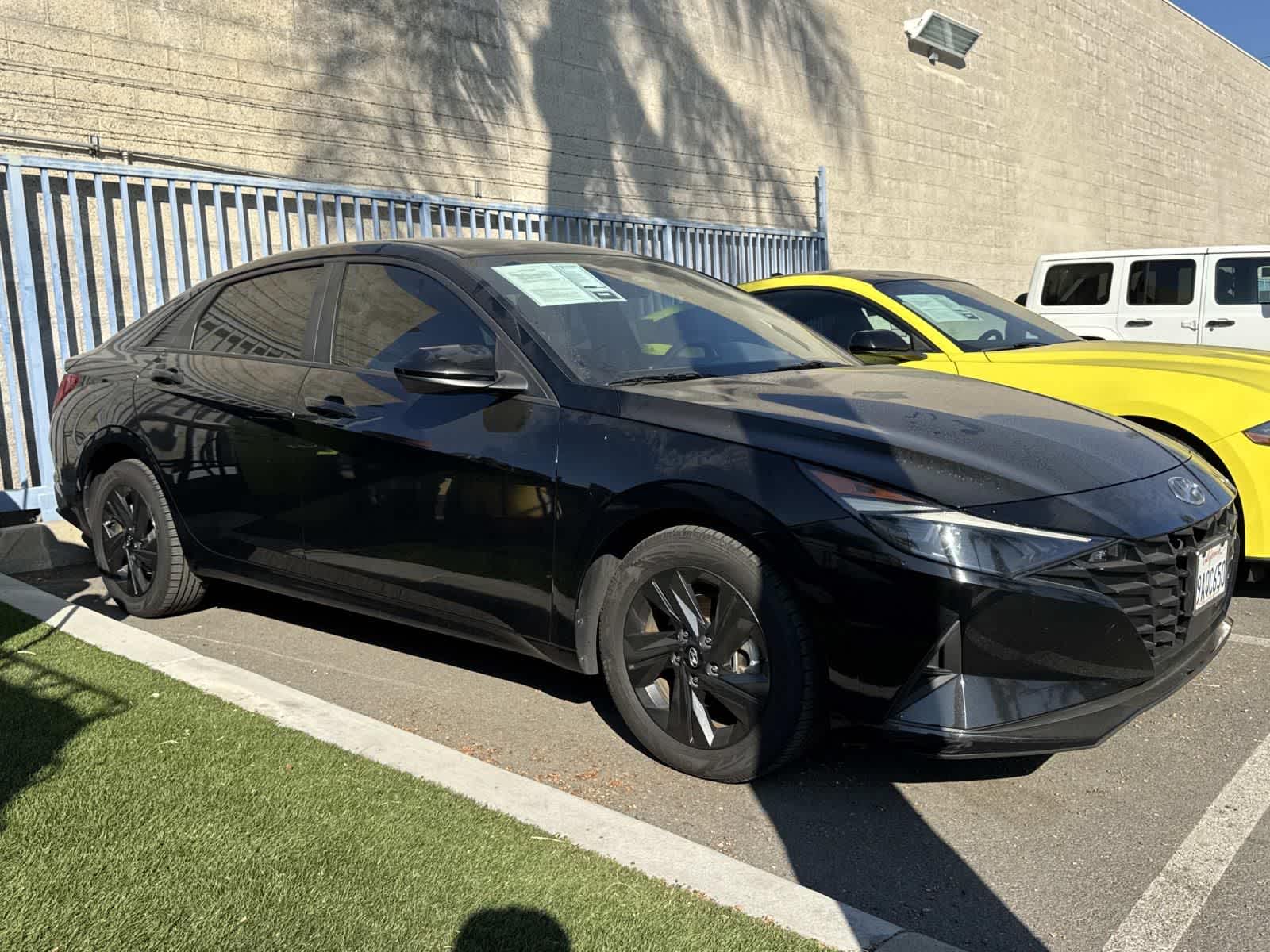 Thumbnail: 2022 Hyundai Elantra - 3