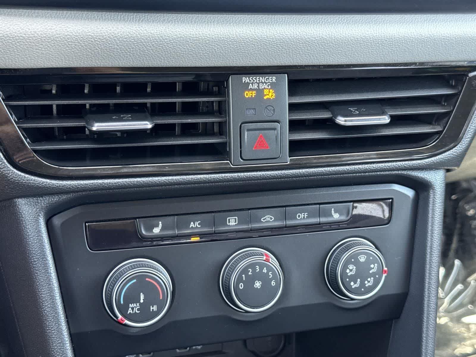 Thumbnail: 2022 Volkswagen Taos - 12