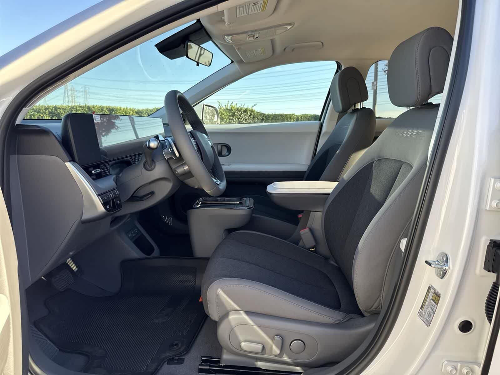 2026 Hyundai Ioniq 5 SE photo 2