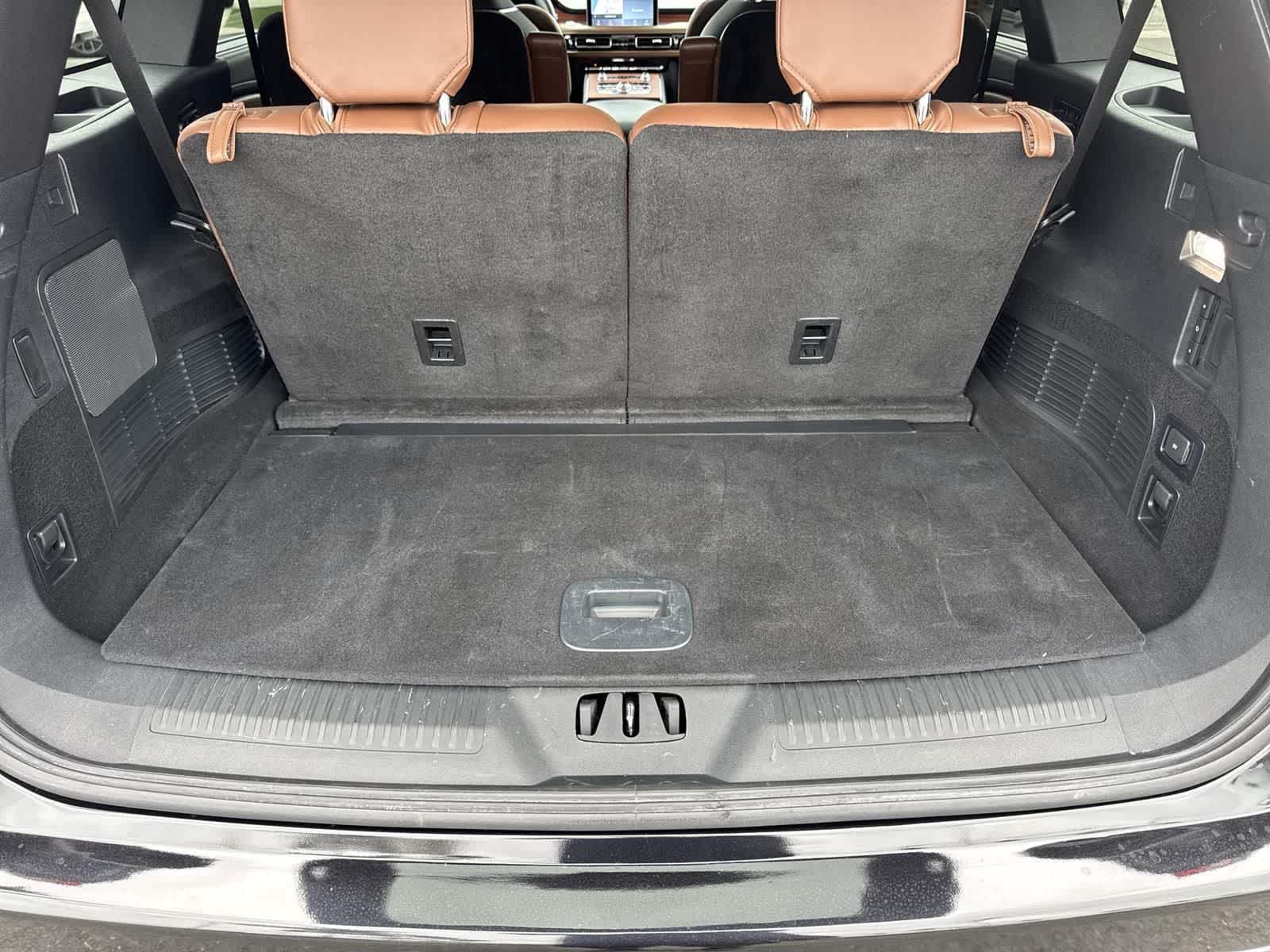 Thumbnail: 2023 Lincoln Aviator - 36