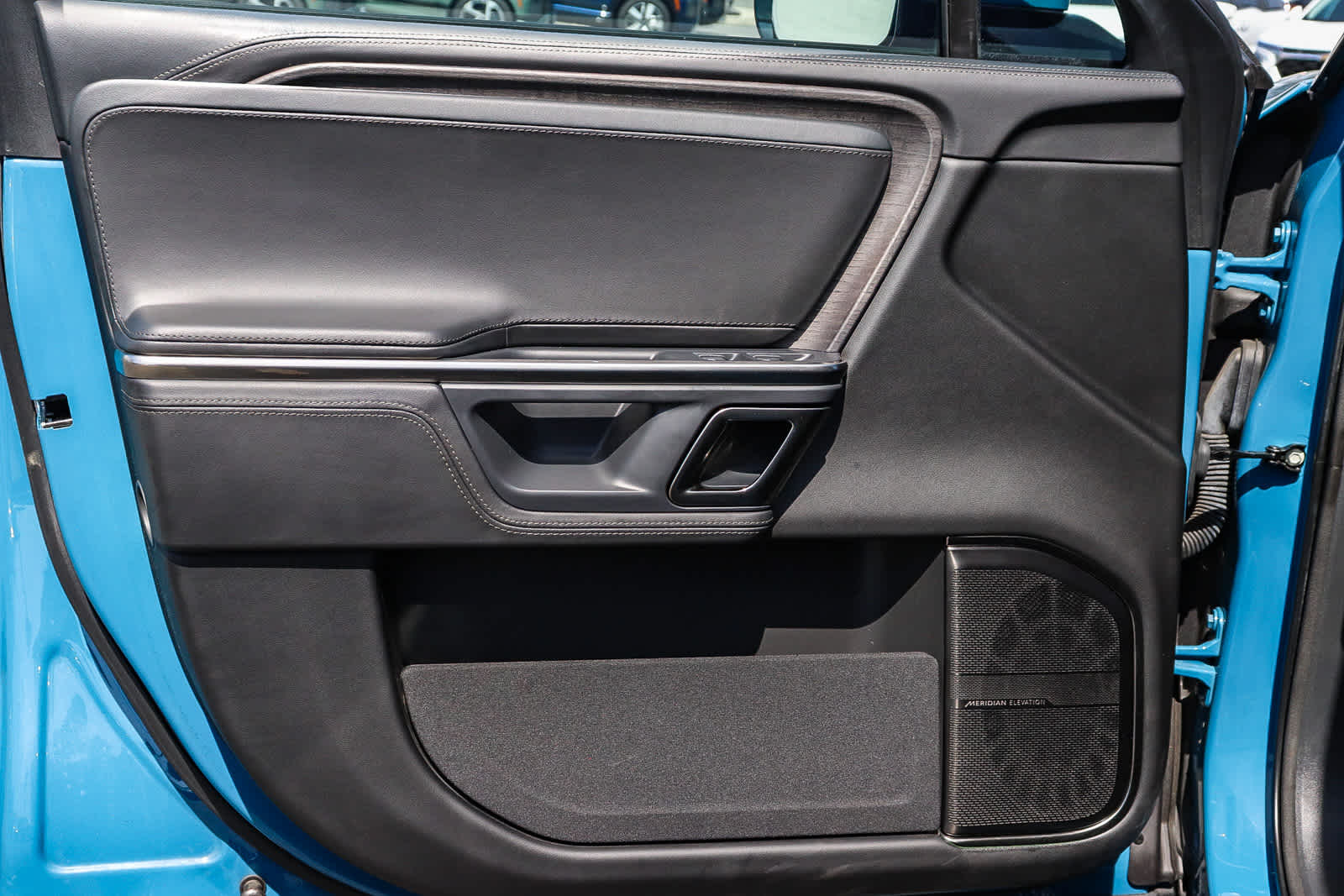 Thumbnail: 2023 Rivian R1S - 25