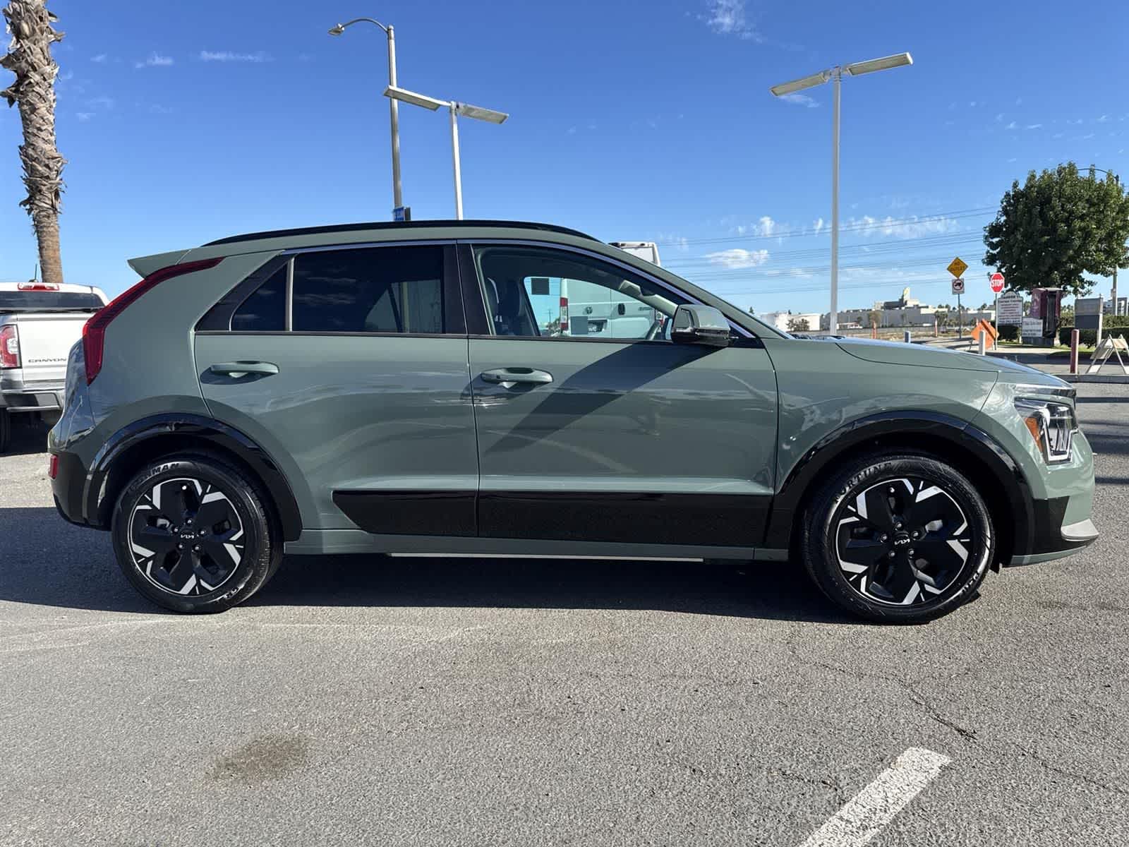 Thumbnail: 2024 Kia Niro - 3