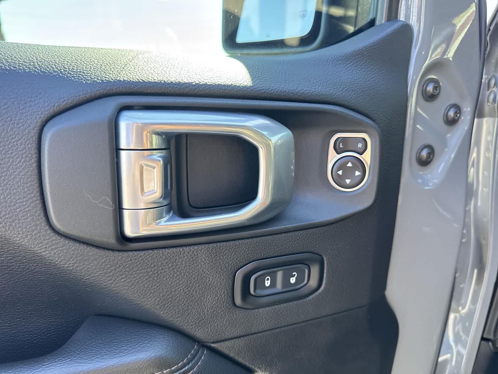 Thumbnail: 2021 Jeep Wrangler - 21