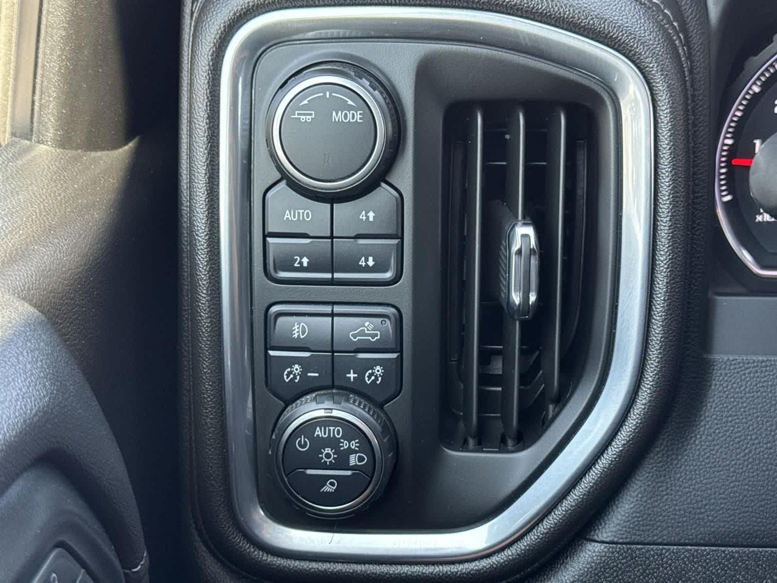 Thumbnail: 2022 Chevrolet Silverado 1500 - 17