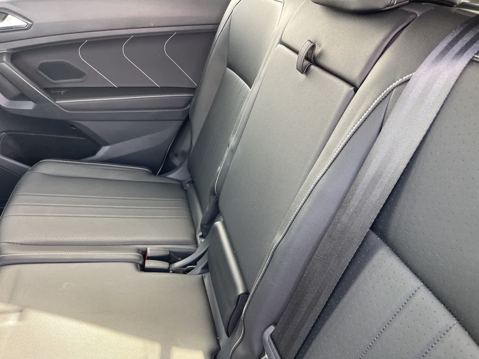 Thumbnail: 2022 Volkswagen Tiguan - 10