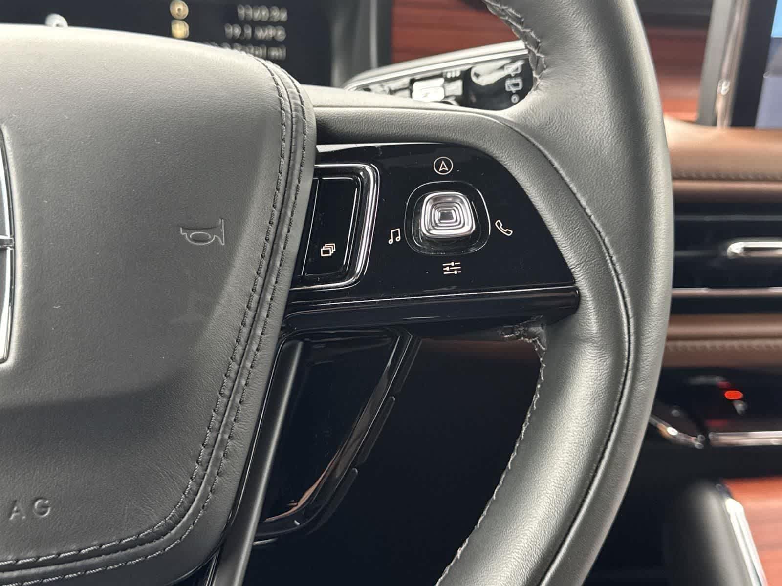 Thumbnail: 2023 Lincoln Aviator - 12