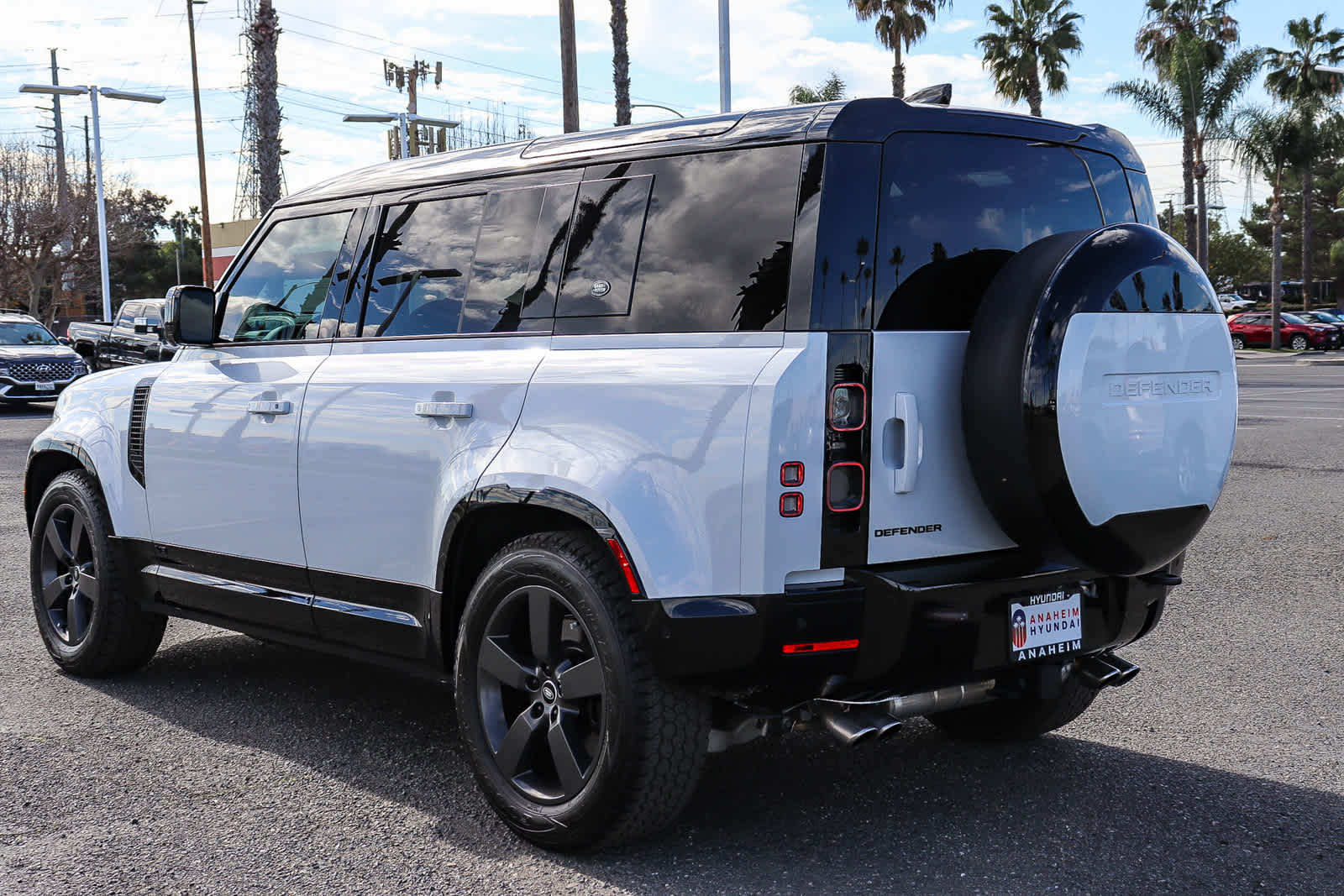 Thumbnail: 2023 Land Rover Defender - 8