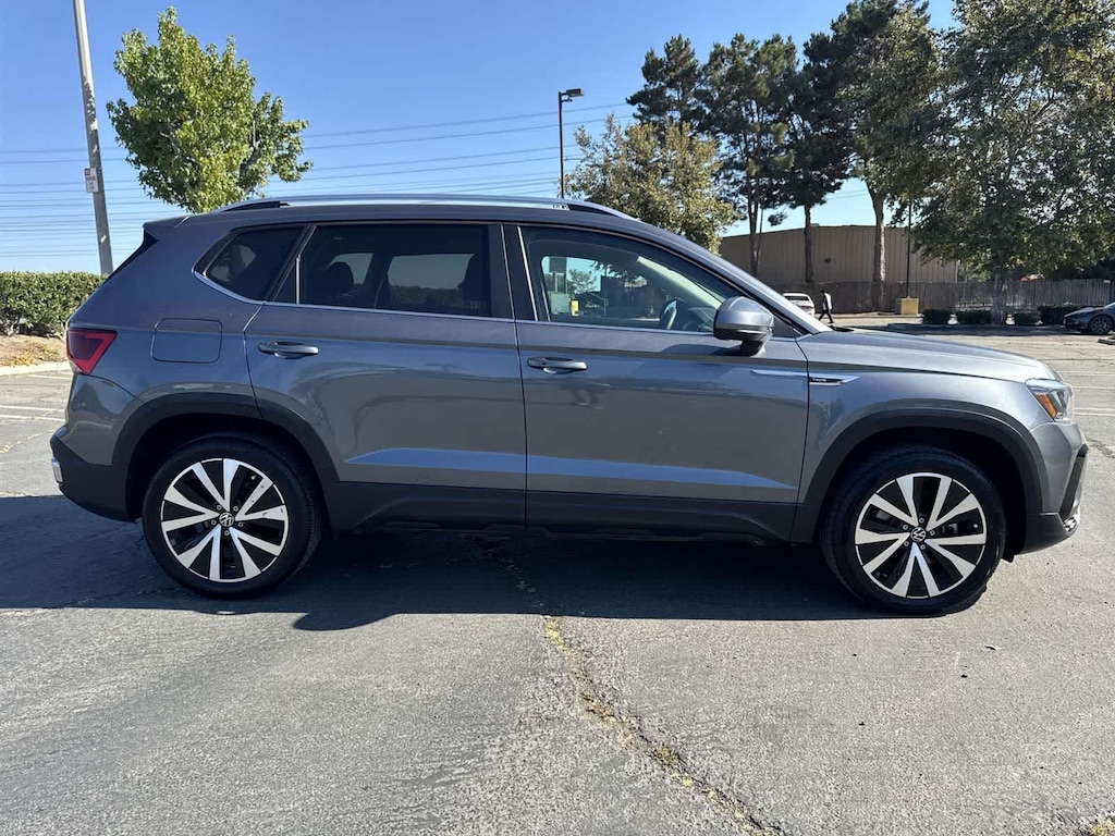 Used 2024 Volkswagen Taos SE SUV