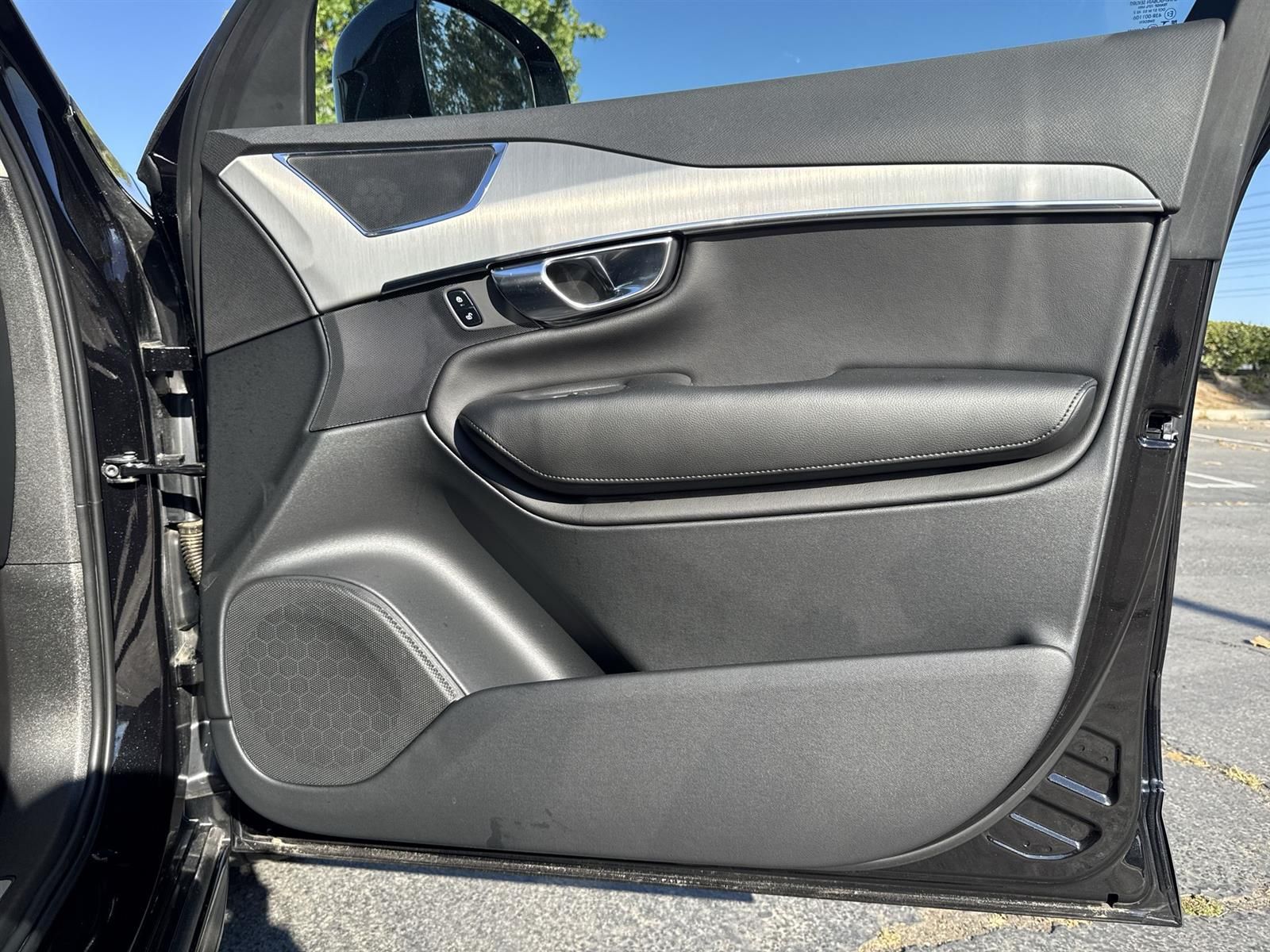 Thumbnail: 2022 Volvo XC90 - 36