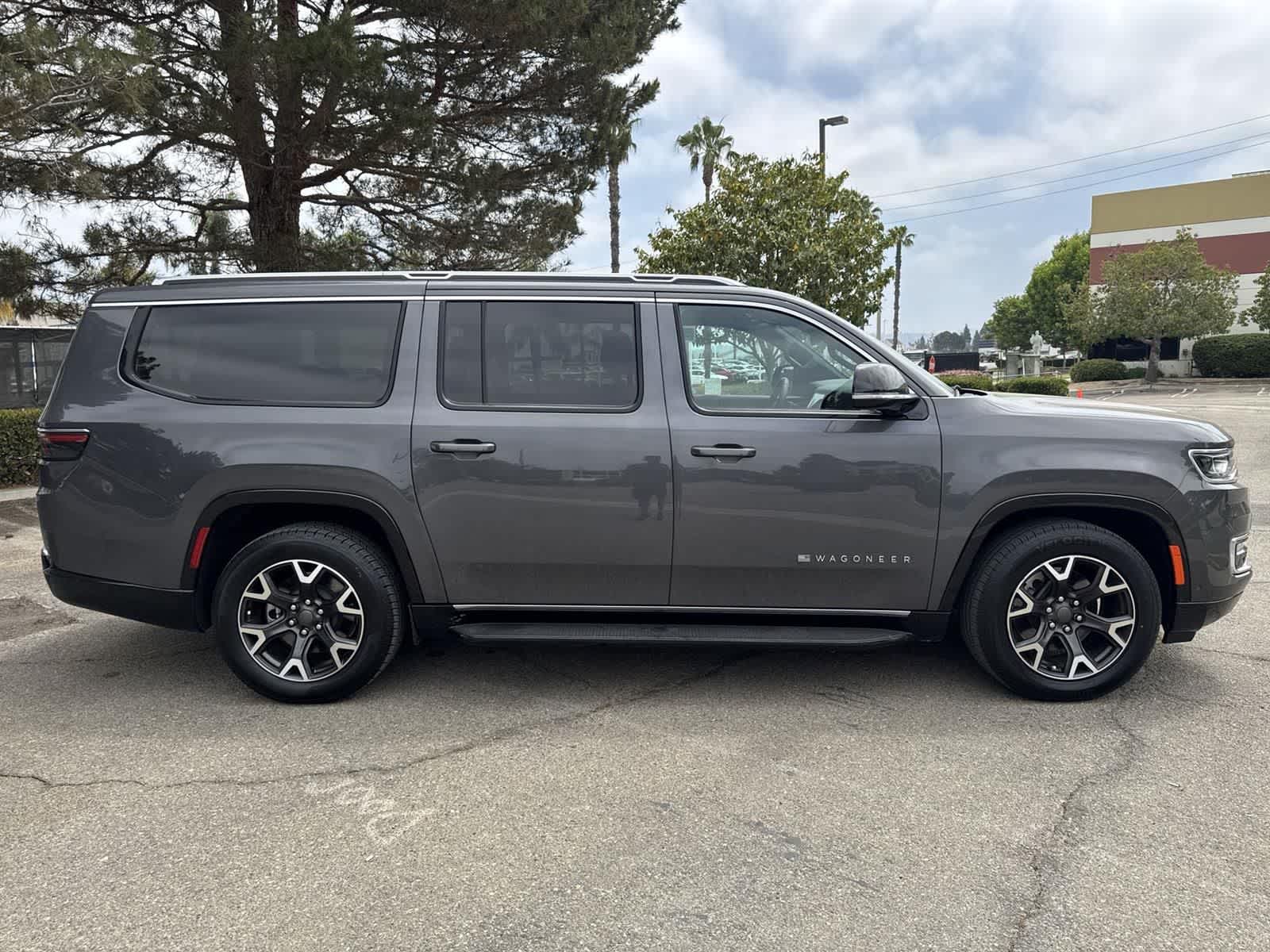 Thumbnail: 2023 Jeep Wagoneer - 3