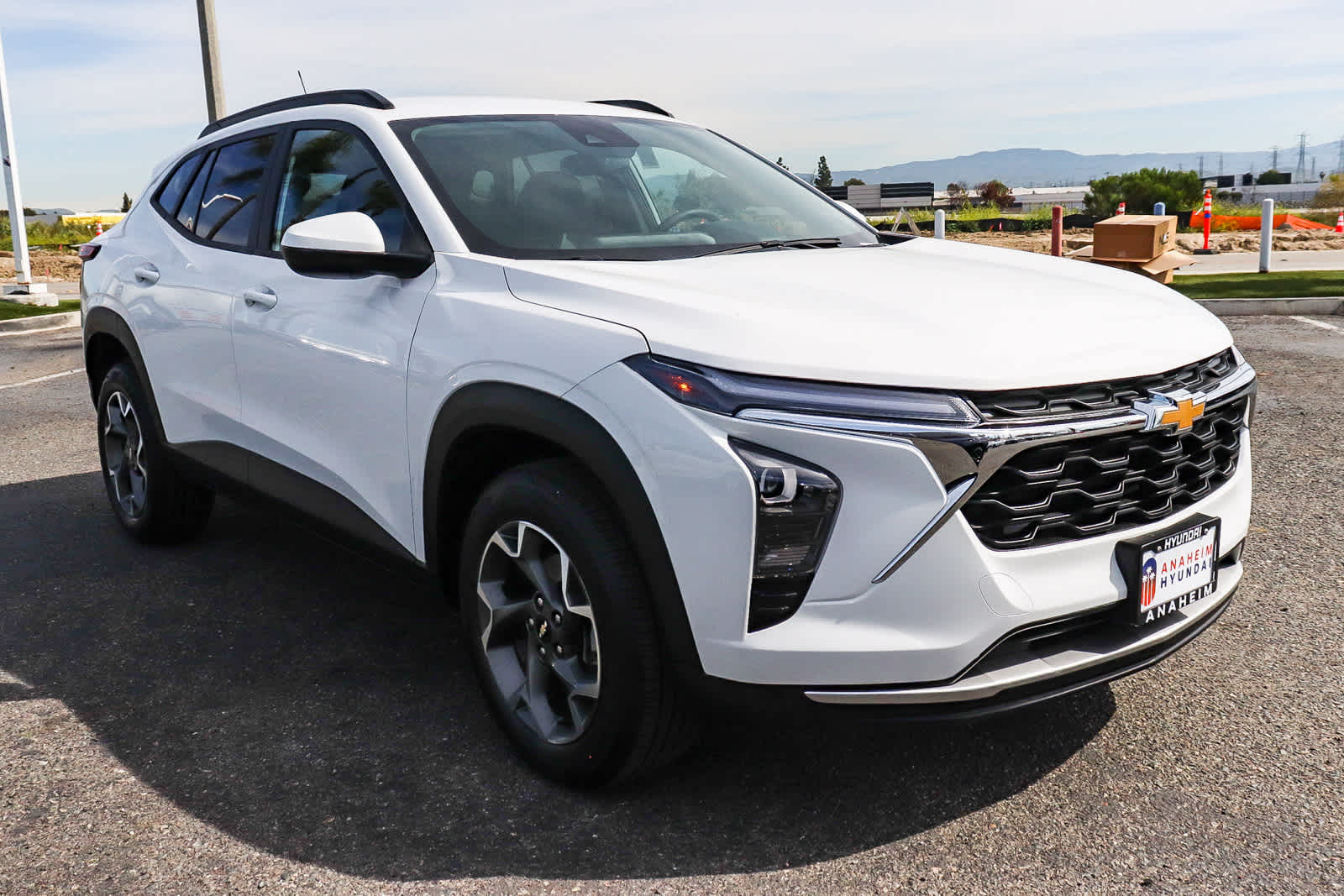 2024 Chevrolet Trax LT photo 2