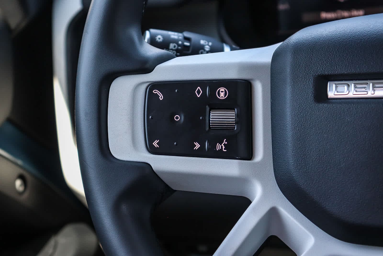 Thumbnail: 2025 Land Rover Defender - 20