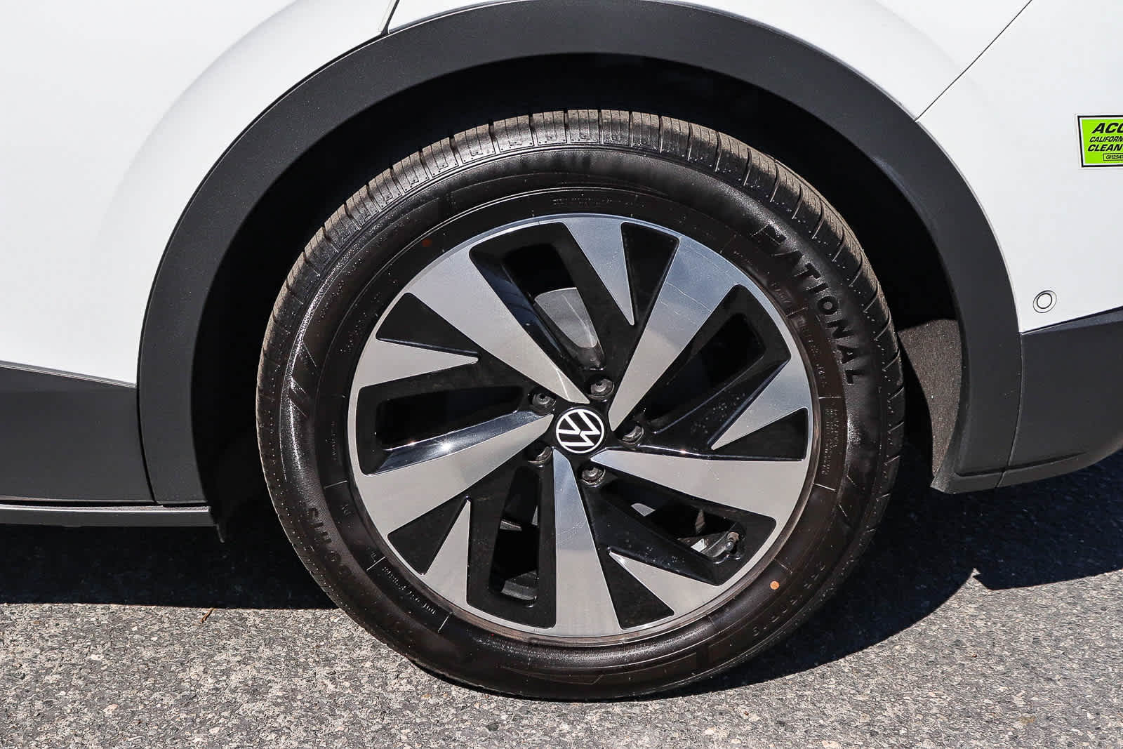 Thumbnail: 2023 Volkswagen ID.4 - 9