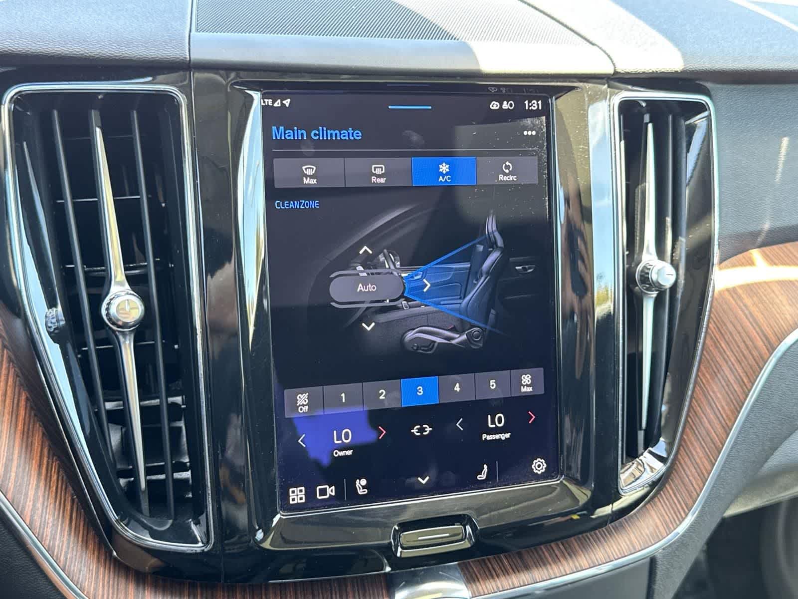 Thumbnail: 2023 Volvo XC60 - 14