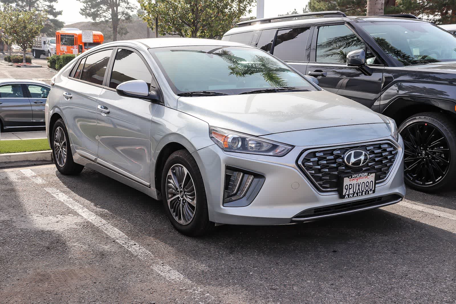 2022 Hyundai Ioniq SE's photo