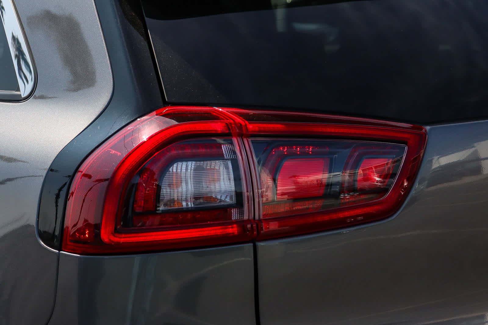 Thumbnail: 2017 Kia Niro - 9