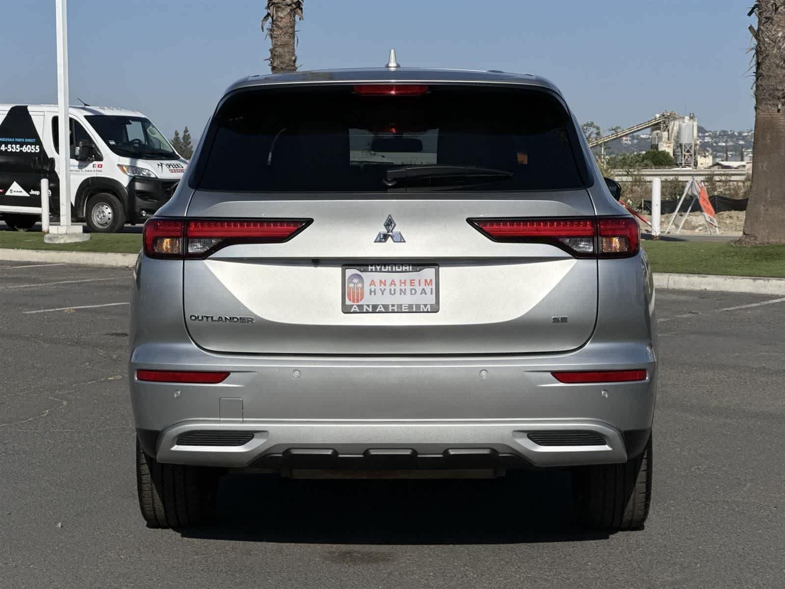 Thumbnail: 2024 Mitsubishi Outlander - 4