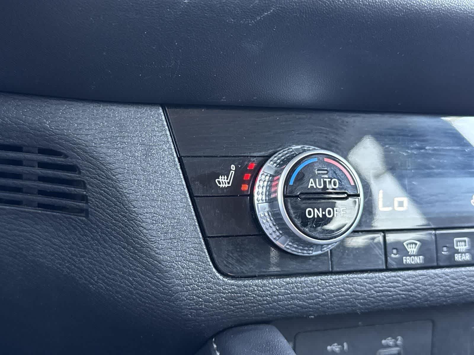 Thumbnail: 2024 Mitsubishi Outlander - 19