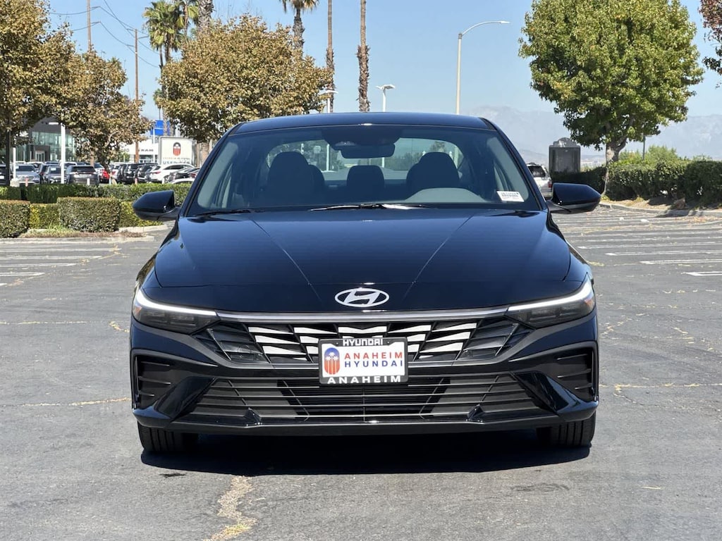 New 2025 Hyundai Elantra SE Sedan