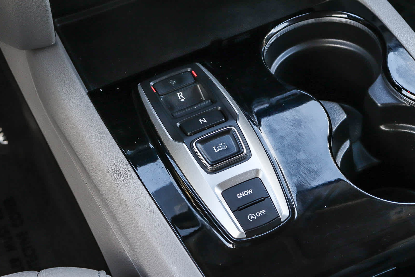 Thumbnail: 2017 Honda Pilot - 20