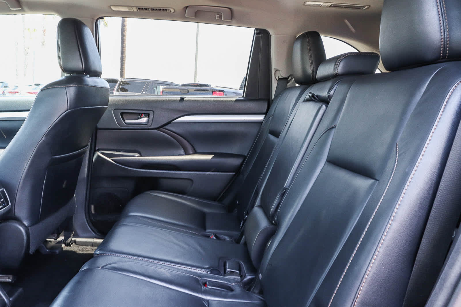 Thumbnail: 2016 Toyota Highlander - 21