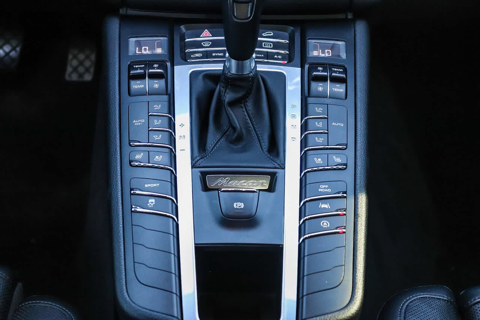 Thumbnail: 2017 Porsche Macan - 15