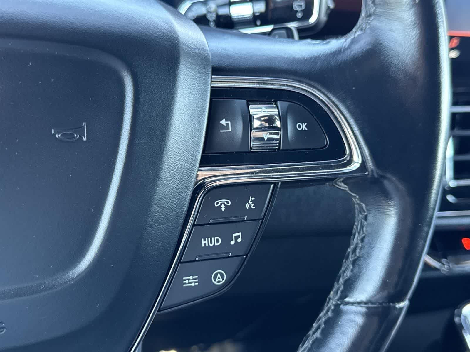 Thumbnail: 2023 Lincoln Navigator L - 12