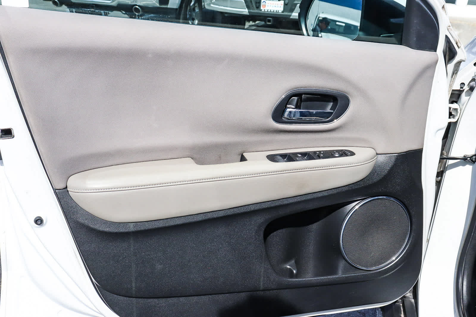 Thumbnail: 2016 Honda HR-V - 23