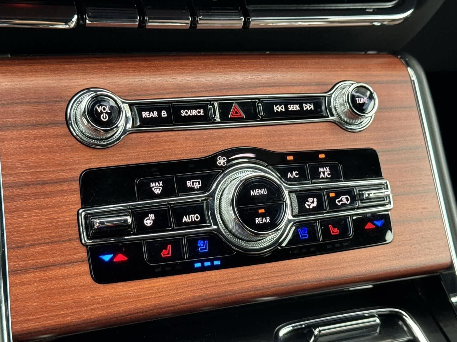 Thumbnail: 2023 Lincoln Aviator - 14