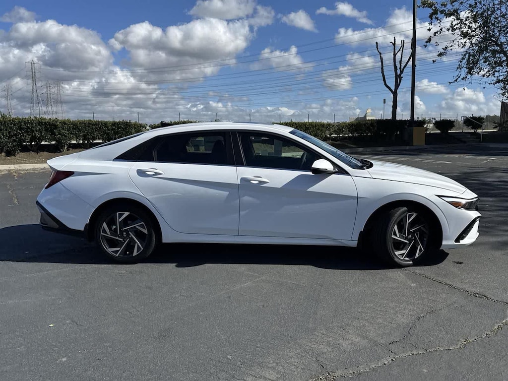 New 2025 Hyundai Elantra Limited Sedan
